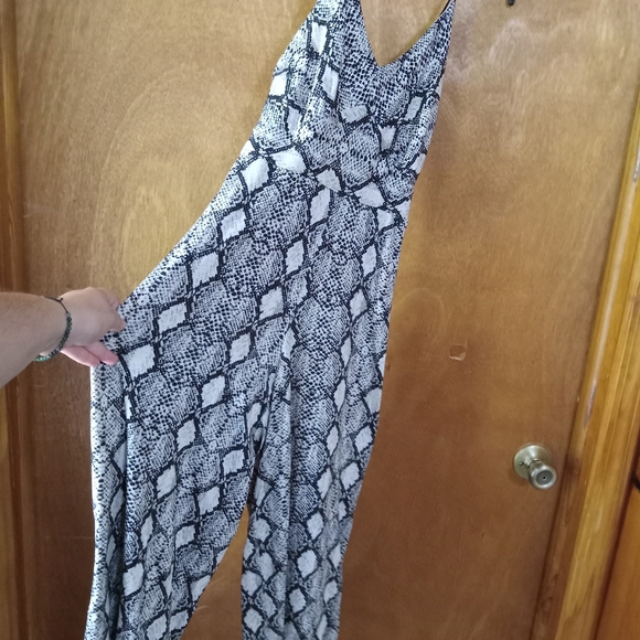 Polly & Ester jumpsuit - Picture 2 of 3